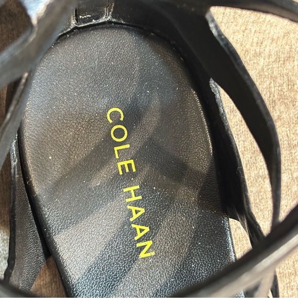 COLE HAAN NIKE Sz 9.5B Gladiator Stylish Black Strappy Sandals Flats Zipper Back - Picture 3 of 12